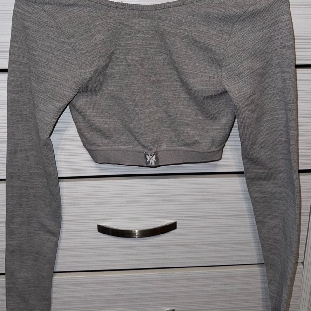 Gray Open Back Long Sleeve Crop Top